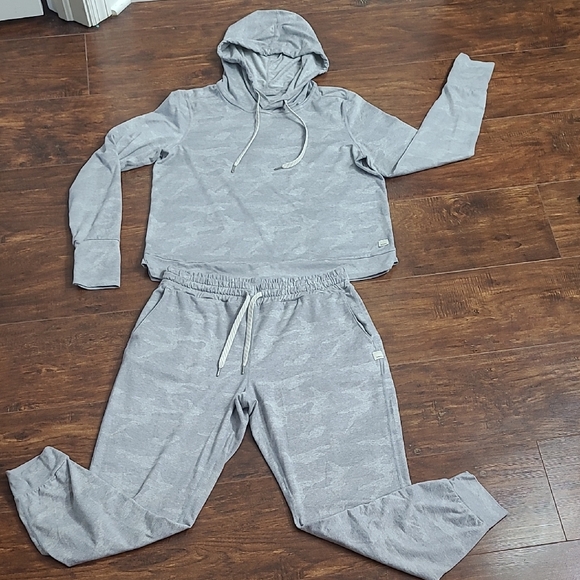 Vuori Pants - Vuori Halo Heather Gray Hoodie & Jogger Set Size M